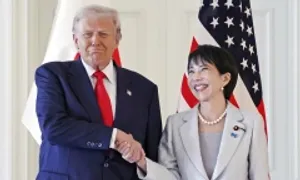 Ông Trump khen nữ Thủ tướng Nhật 'bắt tay rất chặt' Ông Trump khen nữ Thủ tướng Nhật 'bắt tay rất chặt'