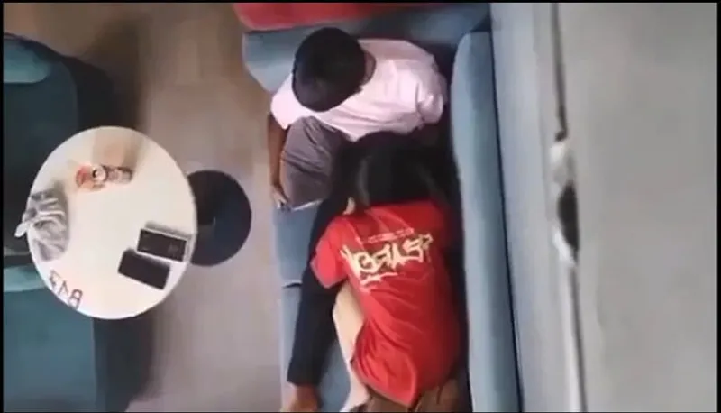 Quay lén em gái mút bú cho nhân tình nơi công cộng