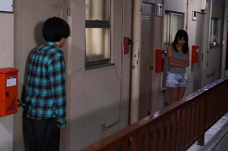 Bí mật lén lút với cô gái nhà kế bên cãi nhau bị ông chồng đuổi ra cửa