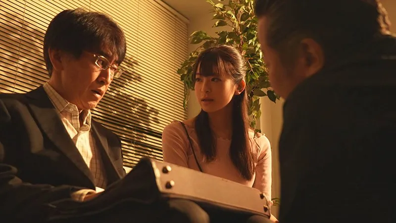 Chồng vay nợ bang hội, vợ yêu phải bán thân để trả nợ